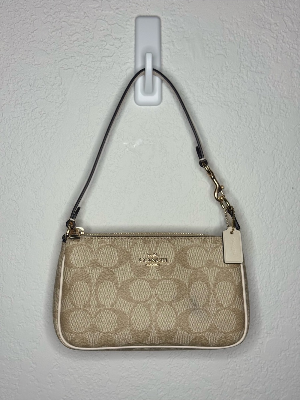 Coach Nolita 19